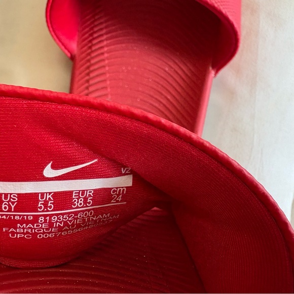 Nike Red Slide Sport Sandals Slides Flip Flops Youth 6 - Picture 4 of 4